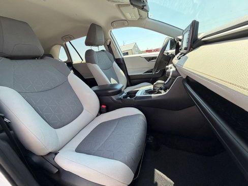 Used 2021 Toyota RAV4 XLE image 7