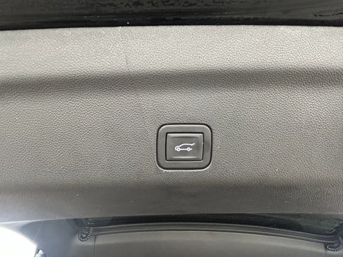 Used 2024 Chevrolet Tahoe High Country image 43