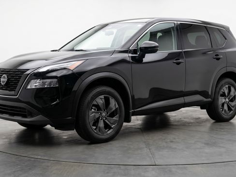 Used 2025 Nissan Rogue SV FWD image 3