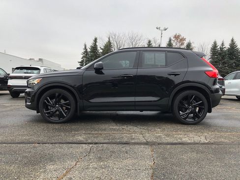 Used 2022 Volvo XC40 T5 R-Design w/ Advanced Package image 4