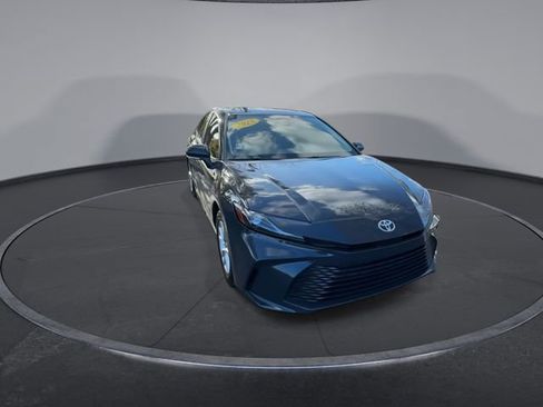 Used 2025 Toyota Camry LE image 3