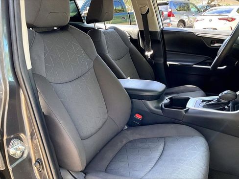 Used 2022 Toyota RAV4 XLE image 26