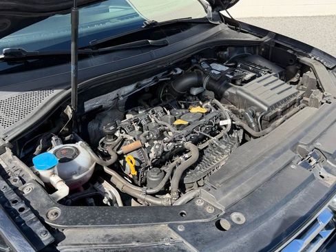 Used 2018 Volkswagen Tiguan S image 16