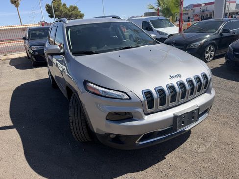 Used 2018 Jeep Cherokee Limited FWD image 3