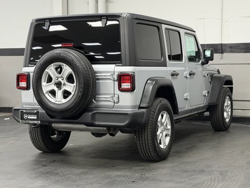 Used 2022 Jeep Wrangler Unlimited Sport image 12