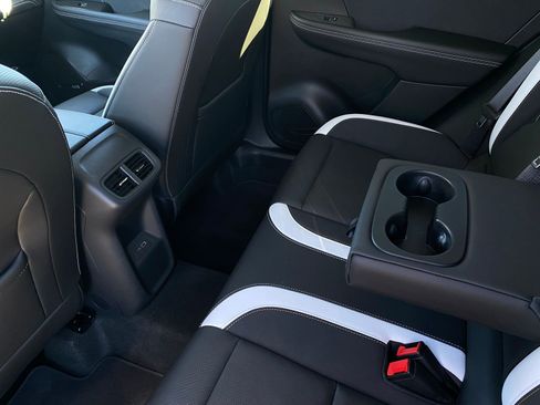 Used 2025 Buick Envision Sport Touring image 31