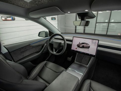 Used 2026 Tesla Model Y Long Range image 16