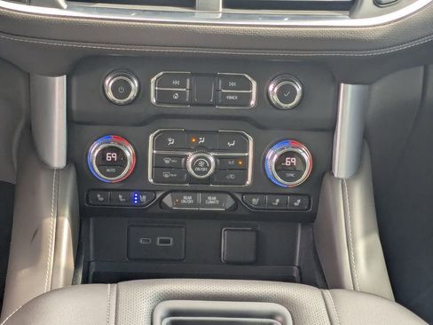 Used 2021 GMC Yukon SLT w/ Rear Media and Nav Package image 6