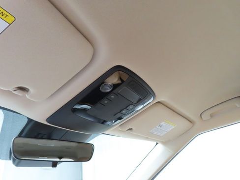 Used 2022 Kia Carnival LX FWD image 22