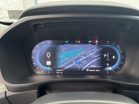 Certified 2025 Volvo XC40 B5 Plus image 22