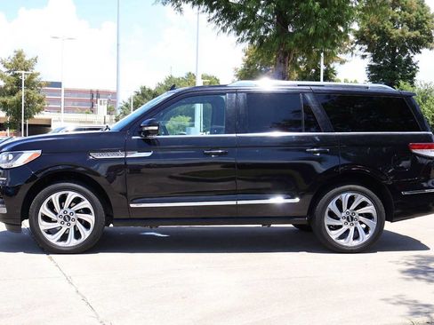 Used 2024 Lincoln Navigator Reserve AWD/4WD image 3