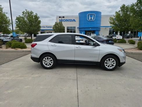Used 2018 Chevrolet Equinox LS FWD image 12