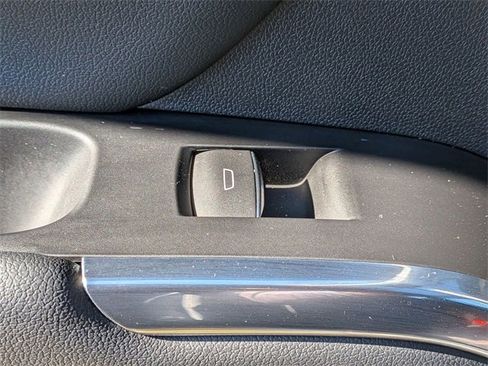 Used 2024 Chevrolet Traverse RS image 30