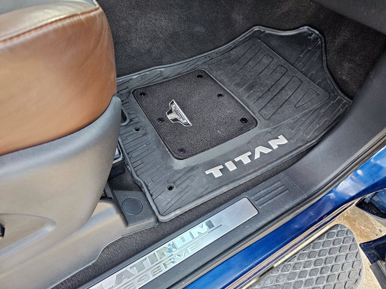 Used 2019 Nissan Titan Platinum Reserve w/ Platinum Utility Package AWD/4WD image 30