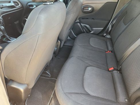 Used 2021 Jeep Renegade Latitude image 29