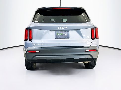 Used 2023 Kia Sorento LX image 7