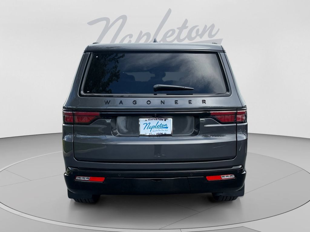 Used 2023 Jeep Wagoneer Series II RWD image 4