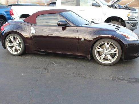Used 2010 Nissan 370Z Touring w/ Sport Pkg image 8