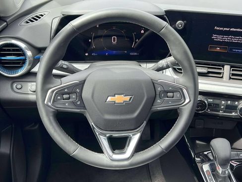 Used 2024 Chevrolet Trax LT w/ Driver Confidence Package FWD image 14