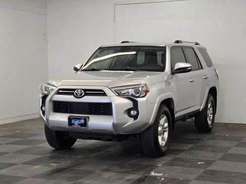 Used 2022 Toyota 4Runner SR5 Premium w/ Moonroof Package RWD image 4
