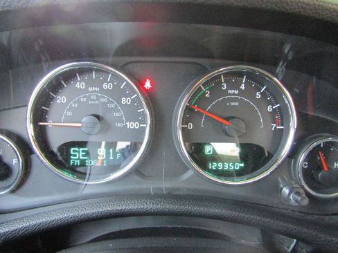 Used 2014 Jeep Wrangler Unlimited Rubicon w/ Connectivity Group AWD/4WD image 15