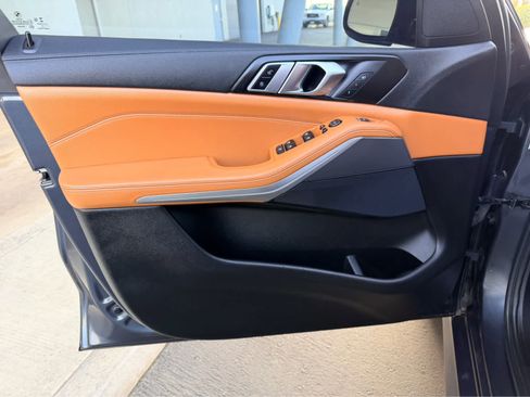 Used 2022 BMW X5 sDrive40i w/ M Sport Package image 11