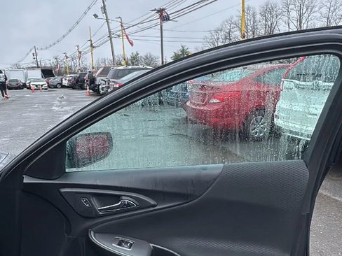 Used 2022 Chevrolet Malibu LT image 23