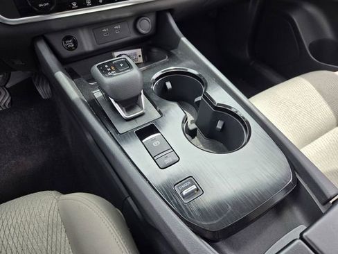 Used 2025 Nissan Rogue SV FWD image 17