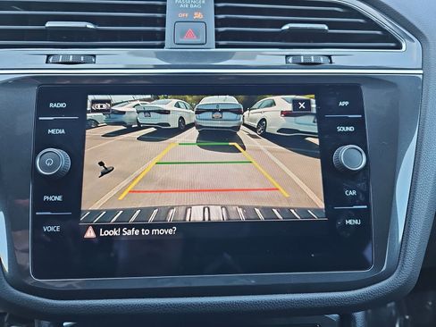 Certified 2023 Volkswagen Tiguan SE R-Line FWD image 23