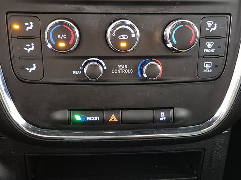 Used 2019 Dodge Grand Caravan SE FWD image 19