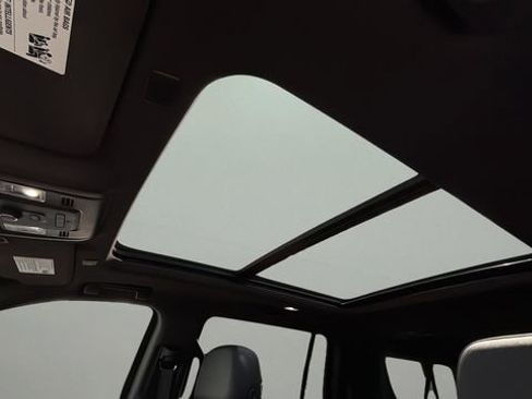 Used 2021 Chevrolet Suburban LT AWD/4WD image 18