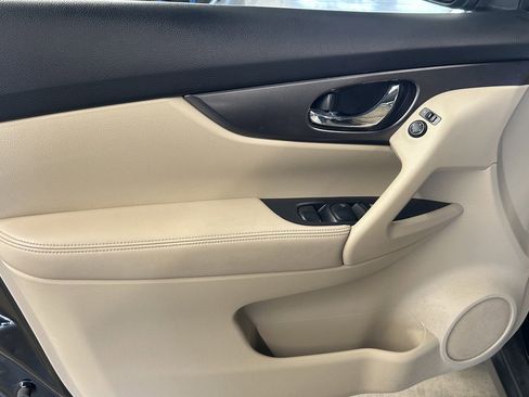 Used 2015 Nissan Rogue SV image 10