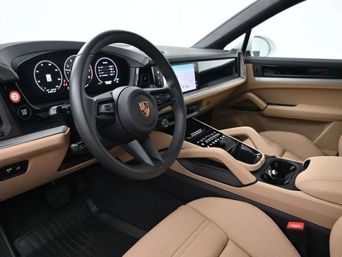 Certified 2026 Porsche Cayenne E-Hybrid Coupe AWD/4WD image 4