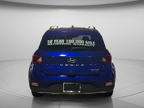 Used 2022 Hyundai Venue Limited w/ Cargo Package FWD image 6