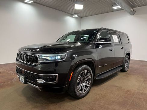 Used 2023 Jeep Wagoneer L Series II AWD/4WD image 39