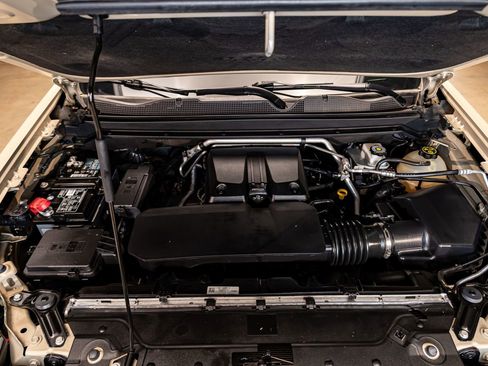 Used 2023 Chevrolet Colorado Trail Boss w/ Technology Package image 30