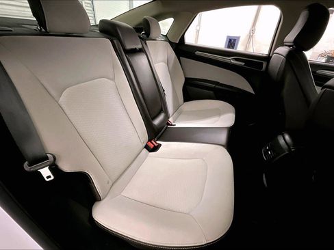 Used 2020 Ford Fusion SE w/ Equipment Group 151A image 26