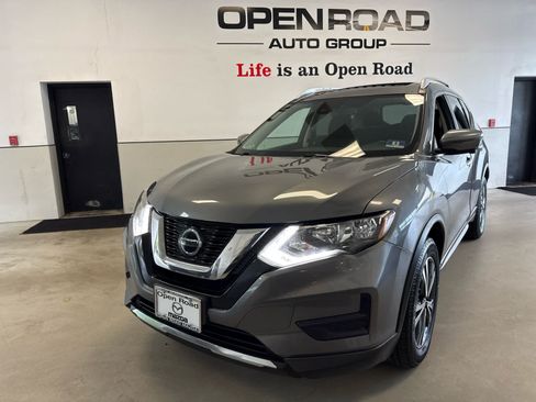 Used 2019 Nissan Rogue SV w/ Sun & Sound Touring Package AWD/4WD image 2