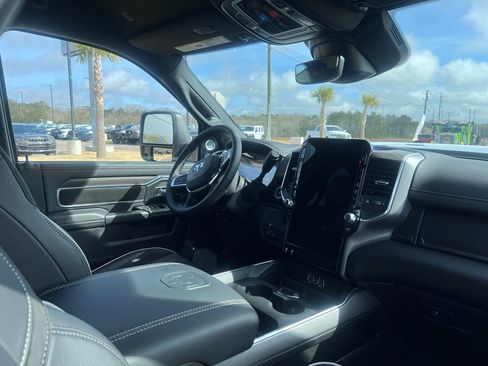 New 2026 RAM 2500 Laramie AWD/4WD image 16