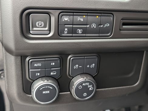 Used 2022 Chevrolet Tahoe RST w/ Luxury Package image 24