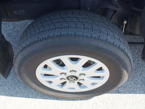 Used 2024 Toyota Tacoma SR5 AWD/4WD image 27