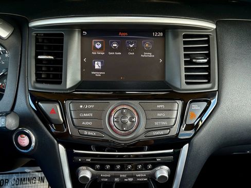 Used 2019 Nissan Pathfinder SV image 32