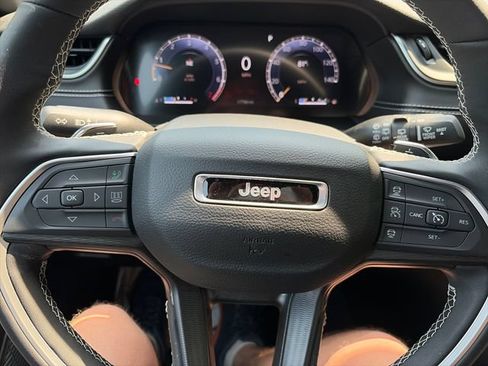 Used 2024 Jeep Grand Cherokee Altitude AWD/4WD image 24