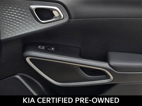 Certified 2025 Kia Soul LX w/ LX Technology Package FWD image 8