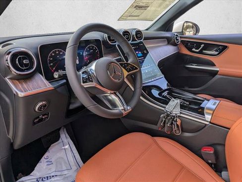 Used 2026 Mercedes-Benz GLC 300 image 3