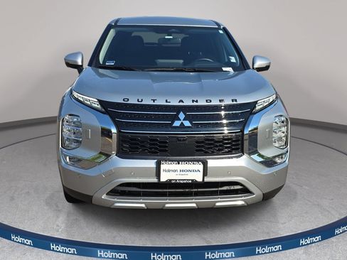 Used 2025 Mitsubishi Outlander SE AWD/4WD image 3