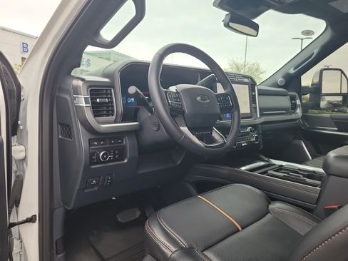 Used 2024 Ford F250 Platinum image 21