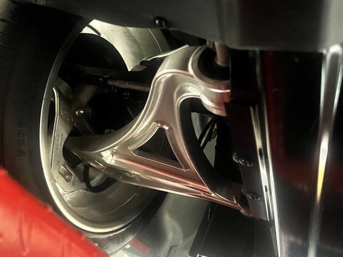 Used 2005 Ford GT RWD image 26