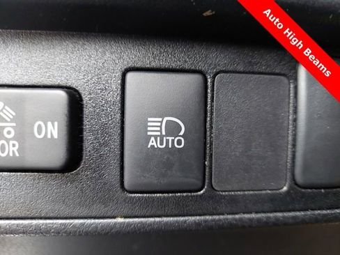 Used 2022 Toyota Tacoma SR image 18