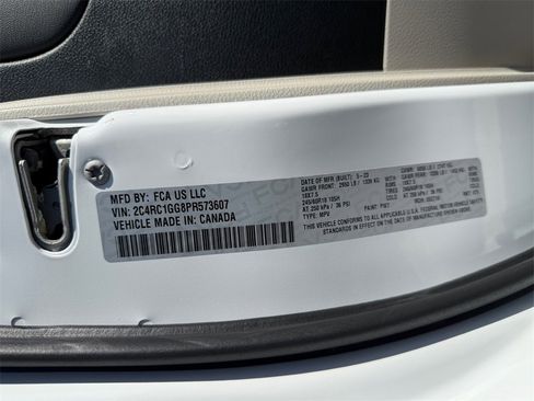 Certified 2023 Chrysler Pacifica Limited image 29